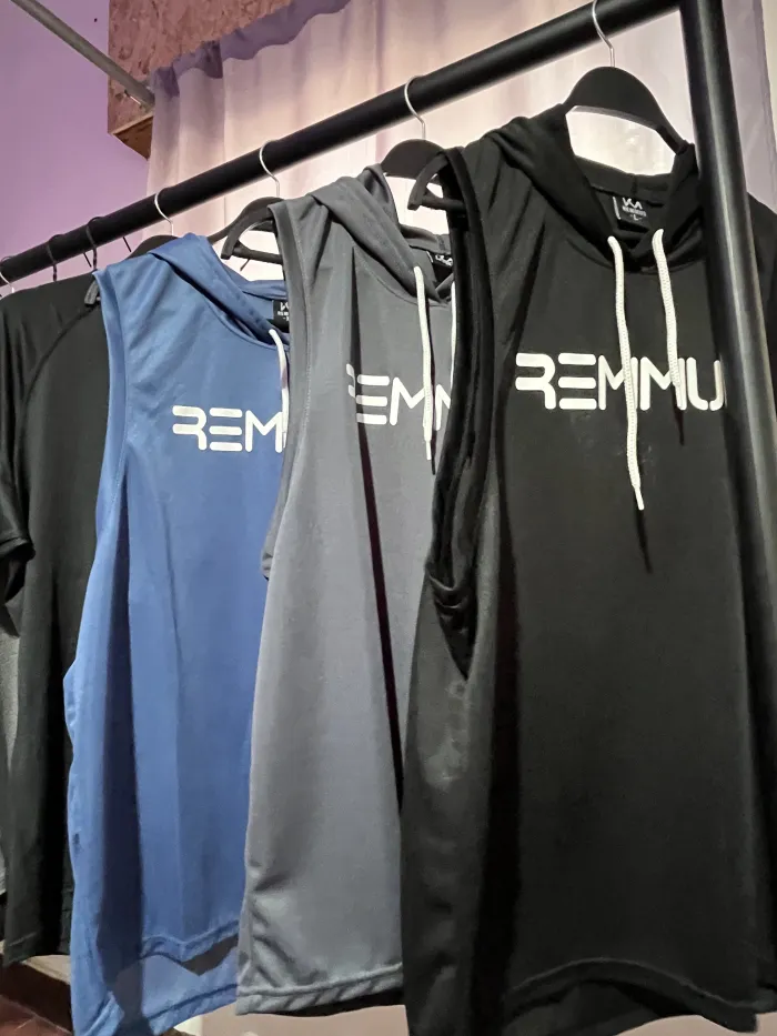 Musculosa con capucha para hombres 