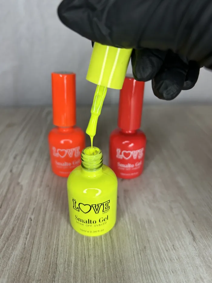 Esmalte semipermanente LOVE (fluo)