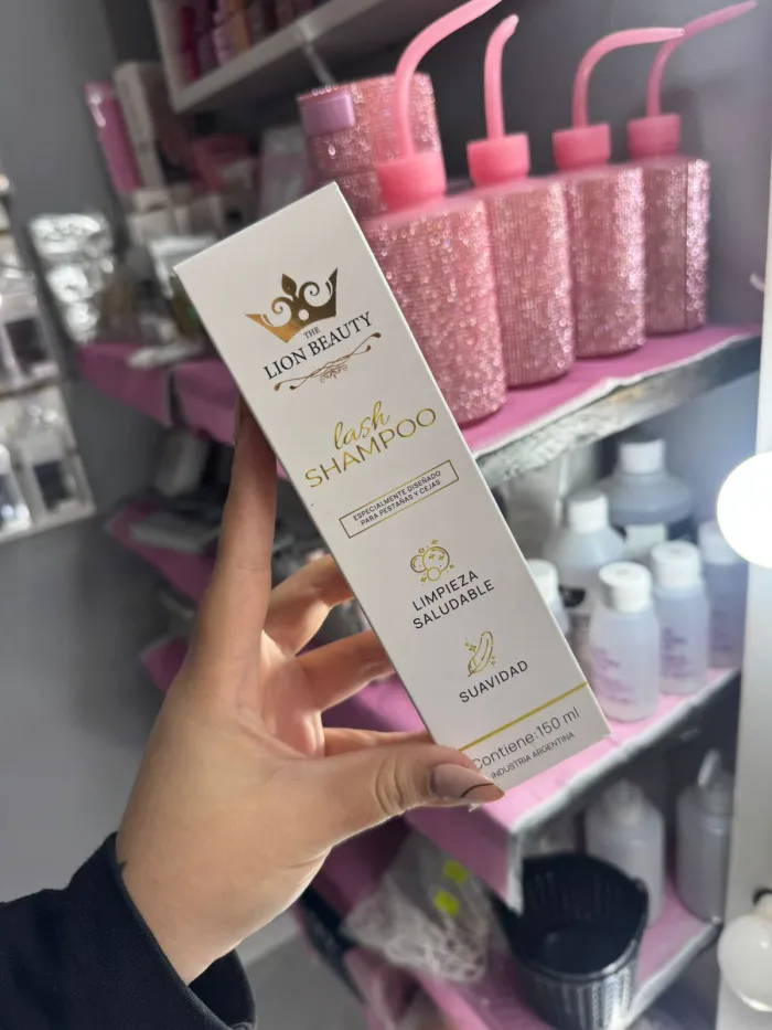 Lash shampoo 