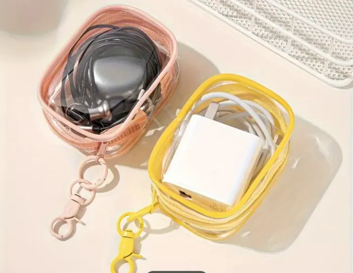 Bolsito transparente con mosquetón  2