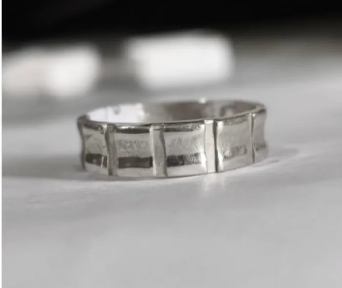 Anillo de Plata Estilo Moderno