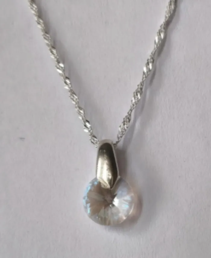 Collar con Colgante de Cristal