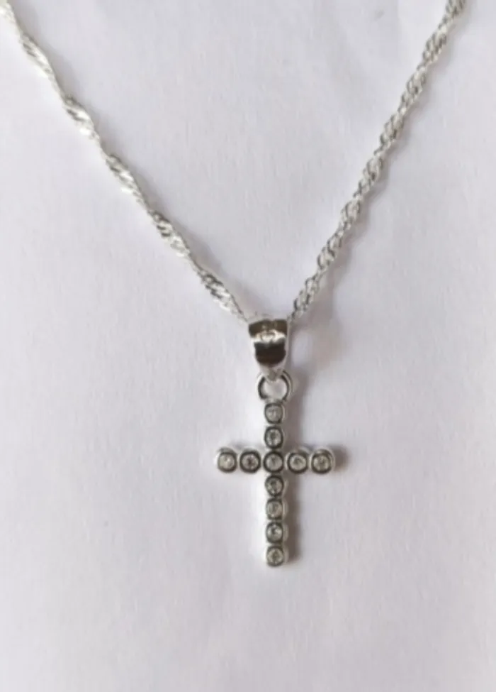 Collar Cruz de Plata con Brillantes