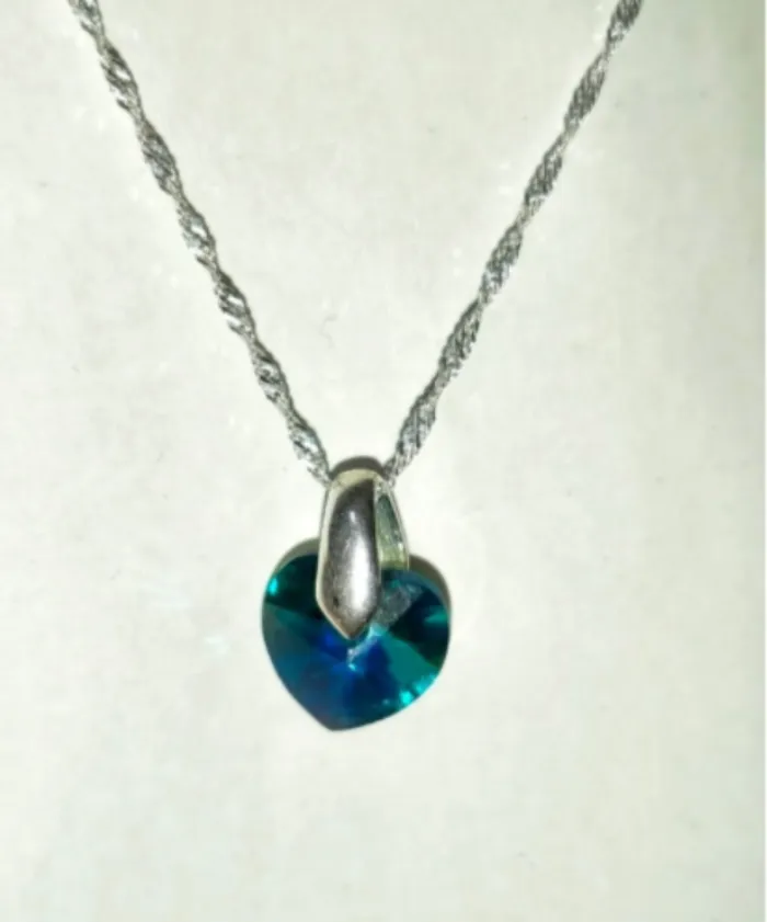 Collar de Plata y Corazón azul