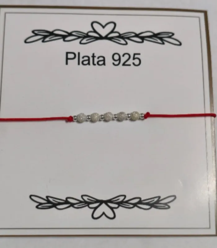Pulsera de Hilo Rojo con Pelotitas lisas y arenadas de Plata