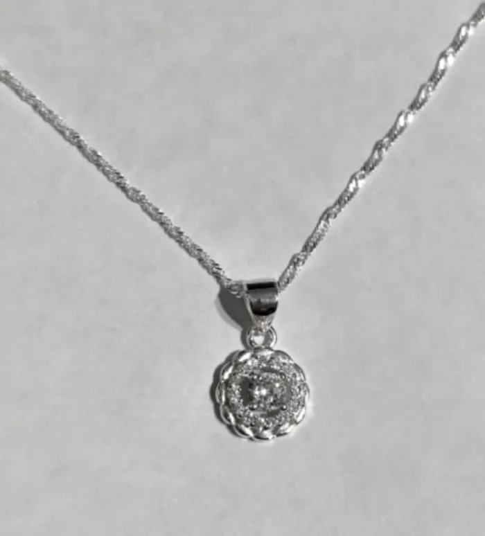 Collar de Plata con Colgante Floral