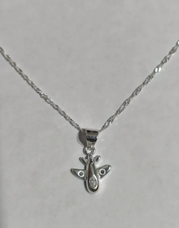 Collar de avión de plata