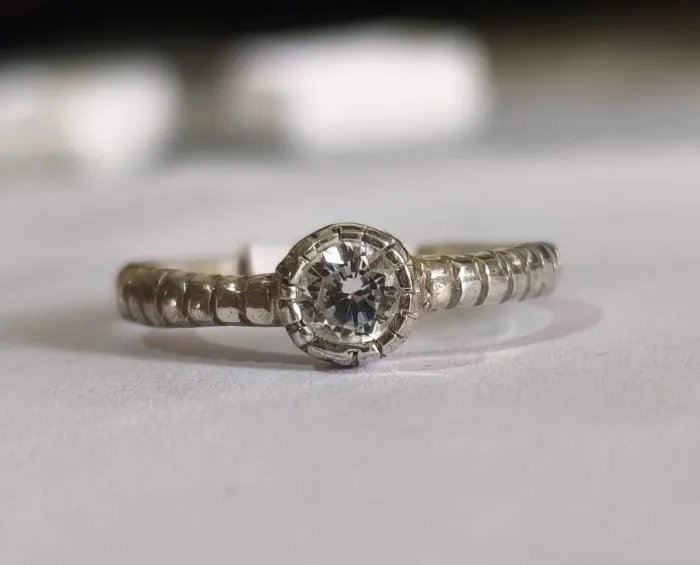 Anillo de Plata con Diamante