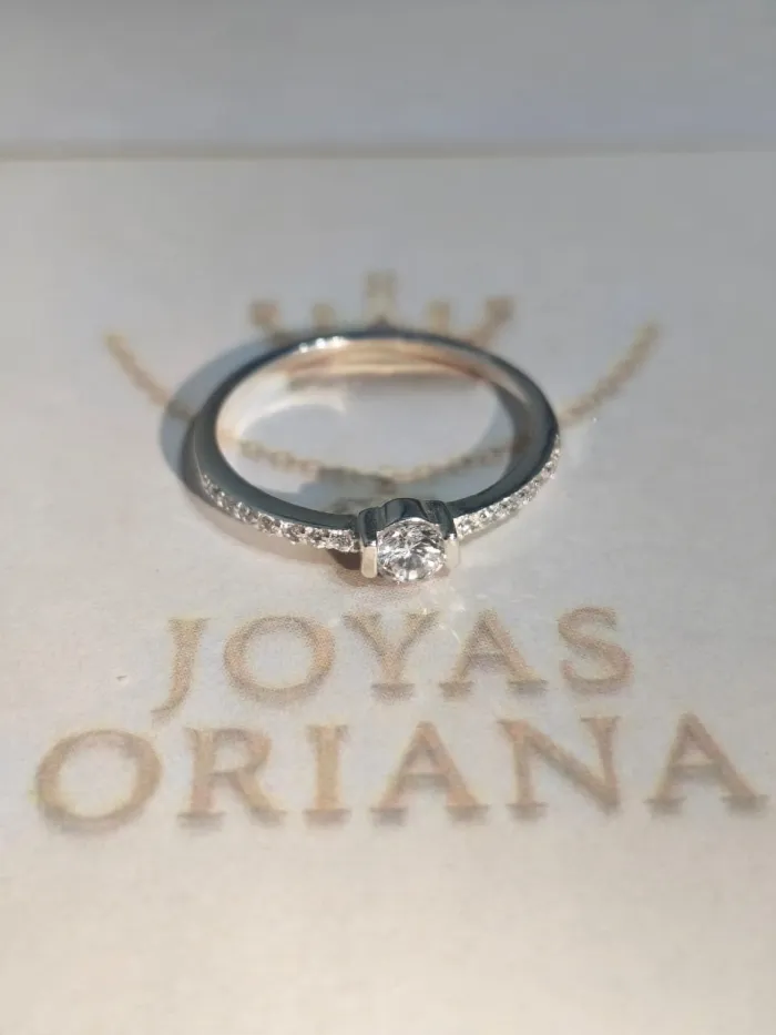 Anillo de Plata con Brillantes