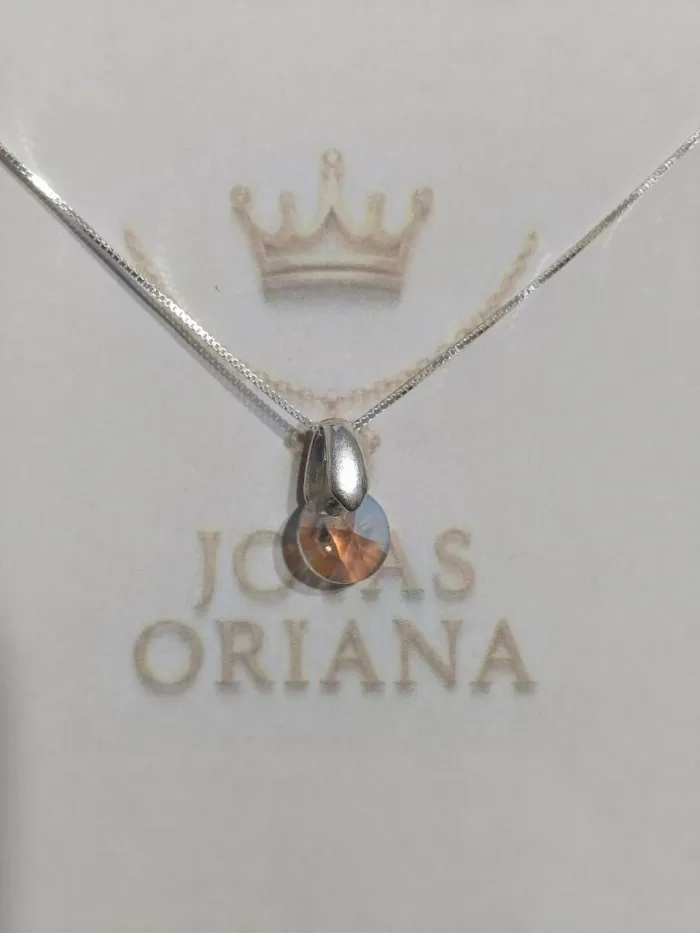 Collar con piedra champagne