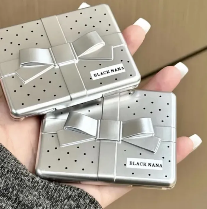 Iluminador + brocha black nana 