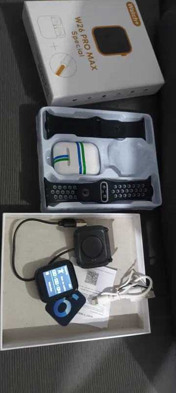 Combo smartwatch w26 con dos mallas y un auricular 2