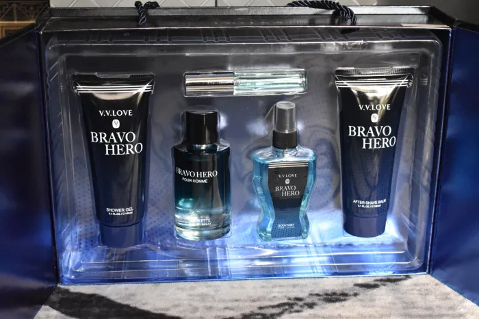 Set Bravo Hero V.V. Love