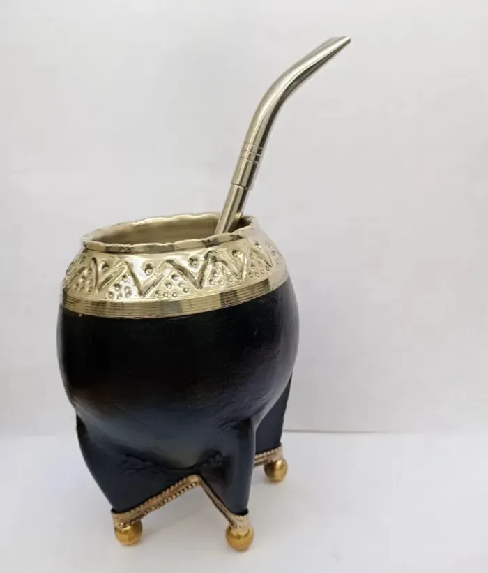 TORPEDO DE CUERO LISO CON PATITAS 2