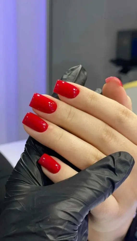 UÑAS DE GEL/SEMIPERMANENTE