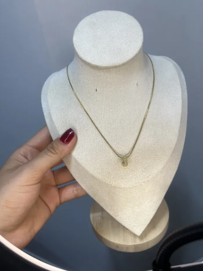 Collar inicial J 