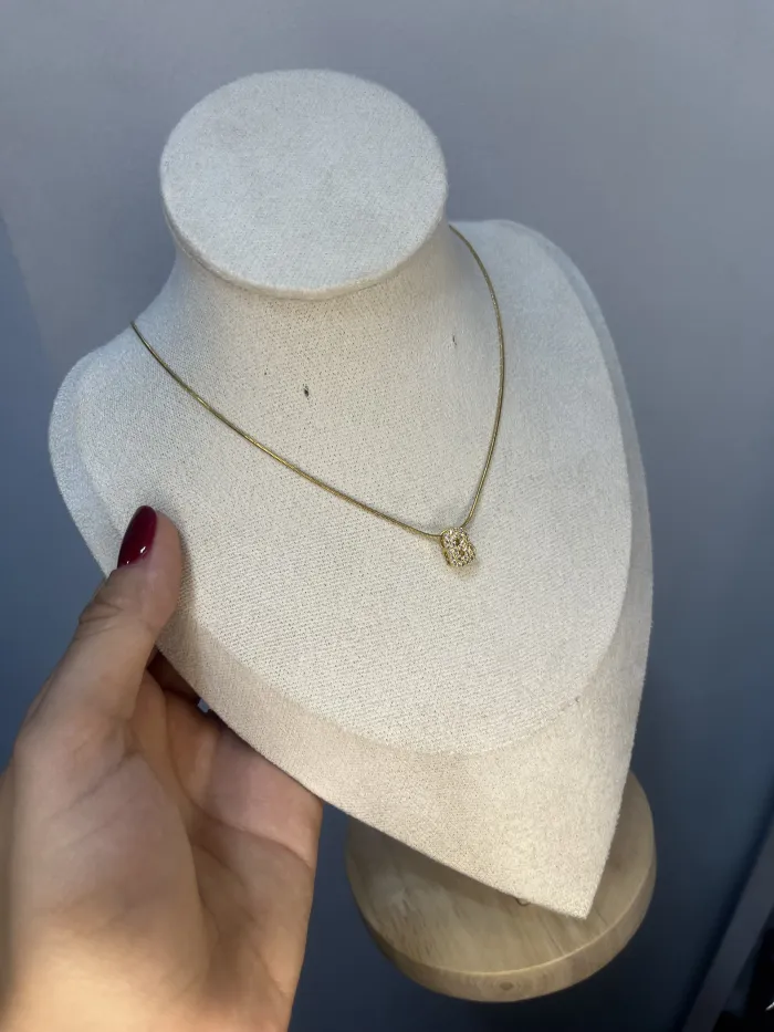 Collar inicial B
