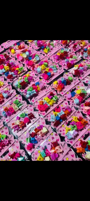 Brochecitos con formas, de colores 