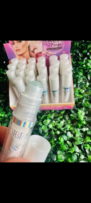 Polvo de adas roll on Favor Beauty  2