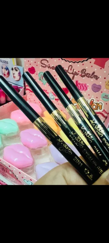 Delineador retractil negro Kylie 2