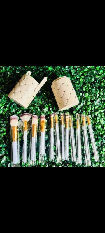 Set de brochas X12 estuche de cuerina 1