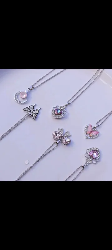 Cadena con dije ❤️🦋🌒🎀