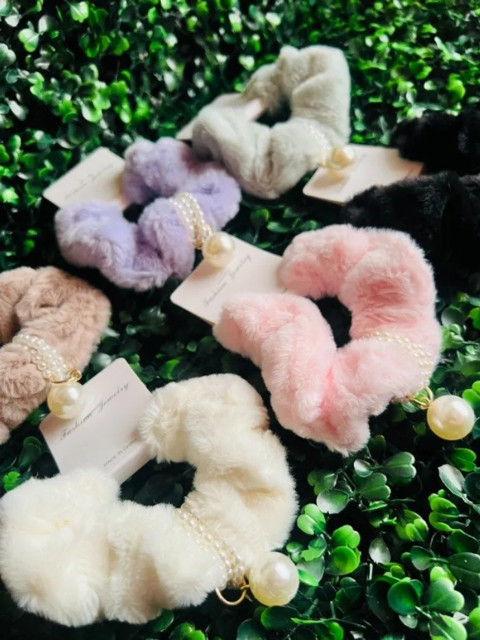 scrunchie peluche con perla