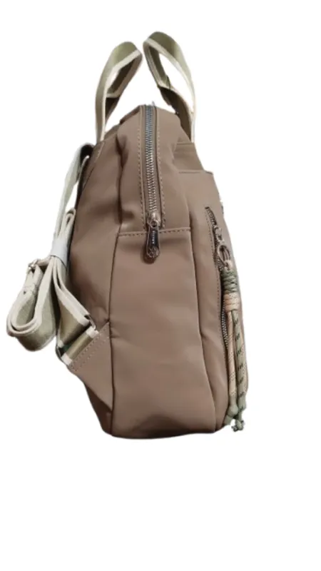 MOCHILA BEIGE URBANA AMAYRA LIVIANA  4
