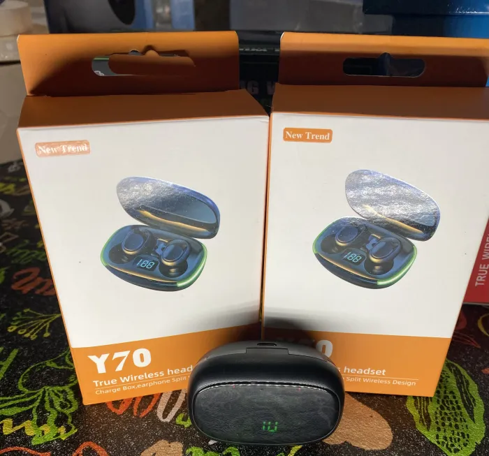 🎧 Auriculares Y70 – True Wireless