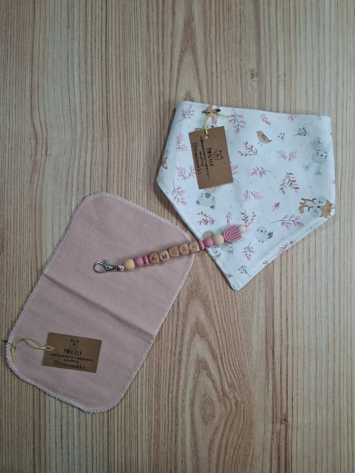 Combo llavero personalizado + babero + babita 2