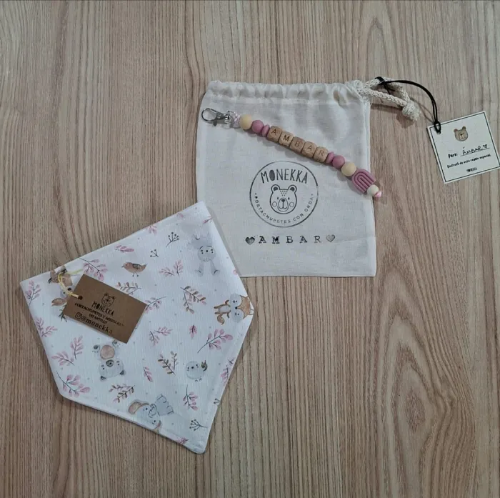 Combo llavero personalizado + babero 