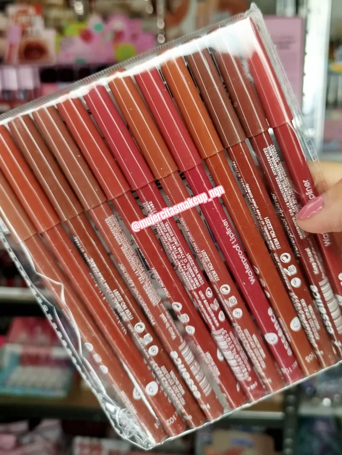 Delineador de labios en lápiz essence