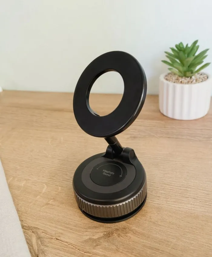 Soporte magnetico de celular con ventosa.