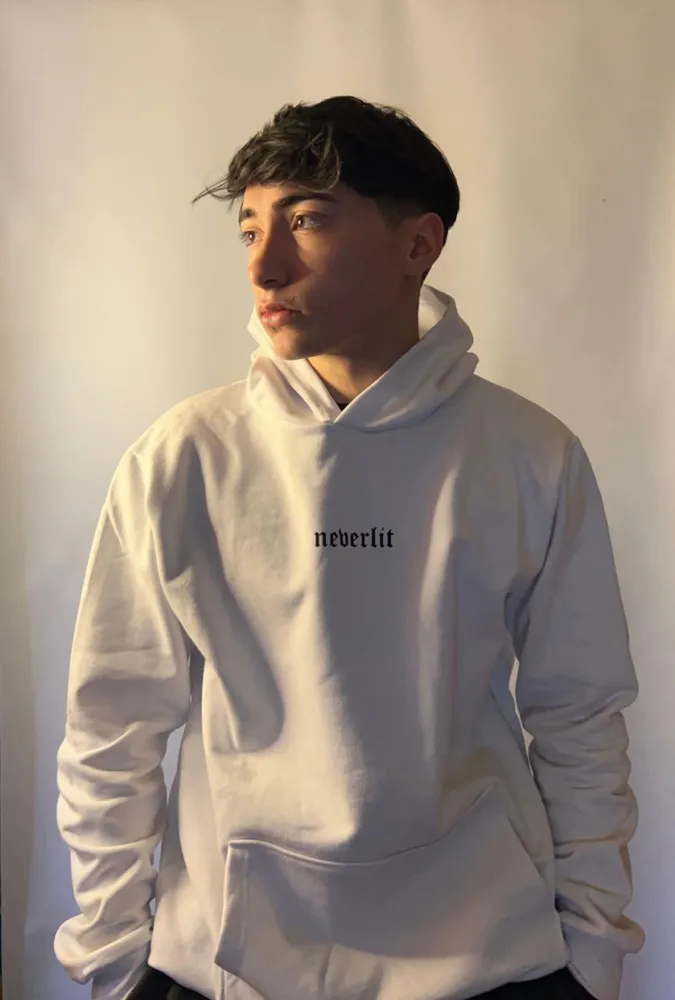 Buzo Canguro Neberlit Colores Negro/Blanco