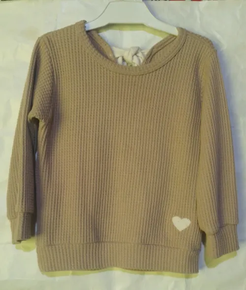 Remera estilo suéter Mini juli talle  2 años
