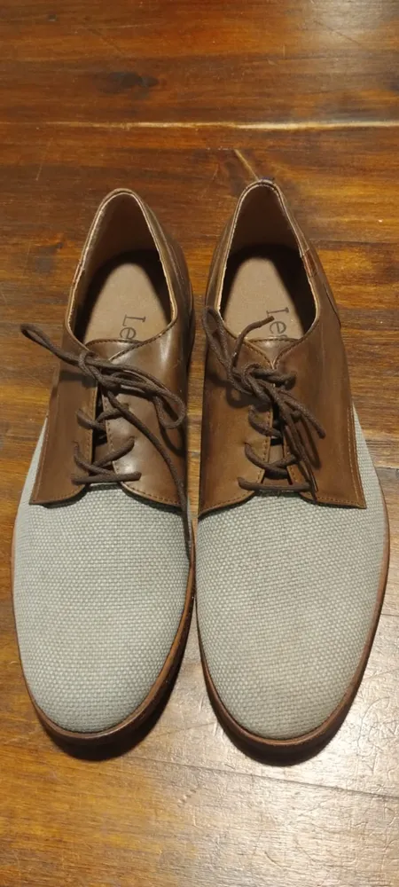 Zapatos gris y marron
