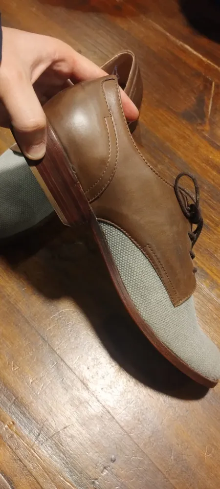 Zapatos gris y marron 2