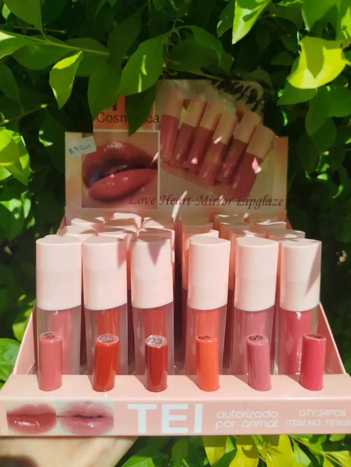 Gloss love heart mirror