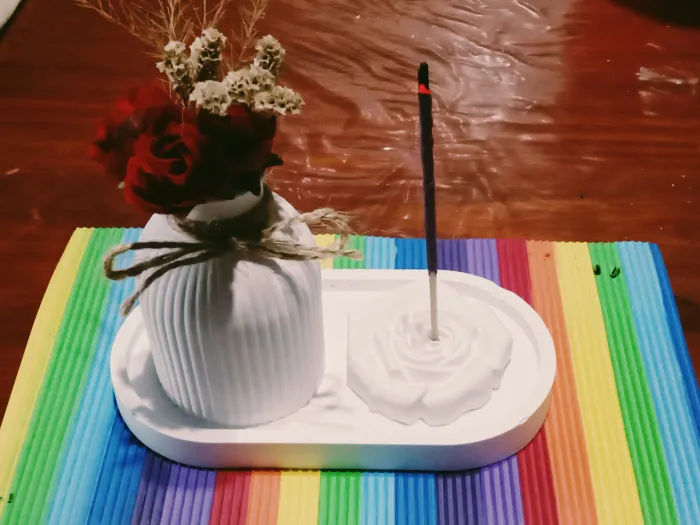 Florero +porta sahumerios 