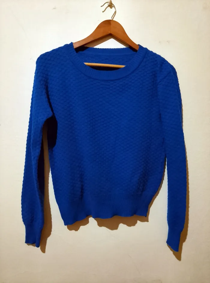 Sweater Azul Electrico Texturado (talle M)