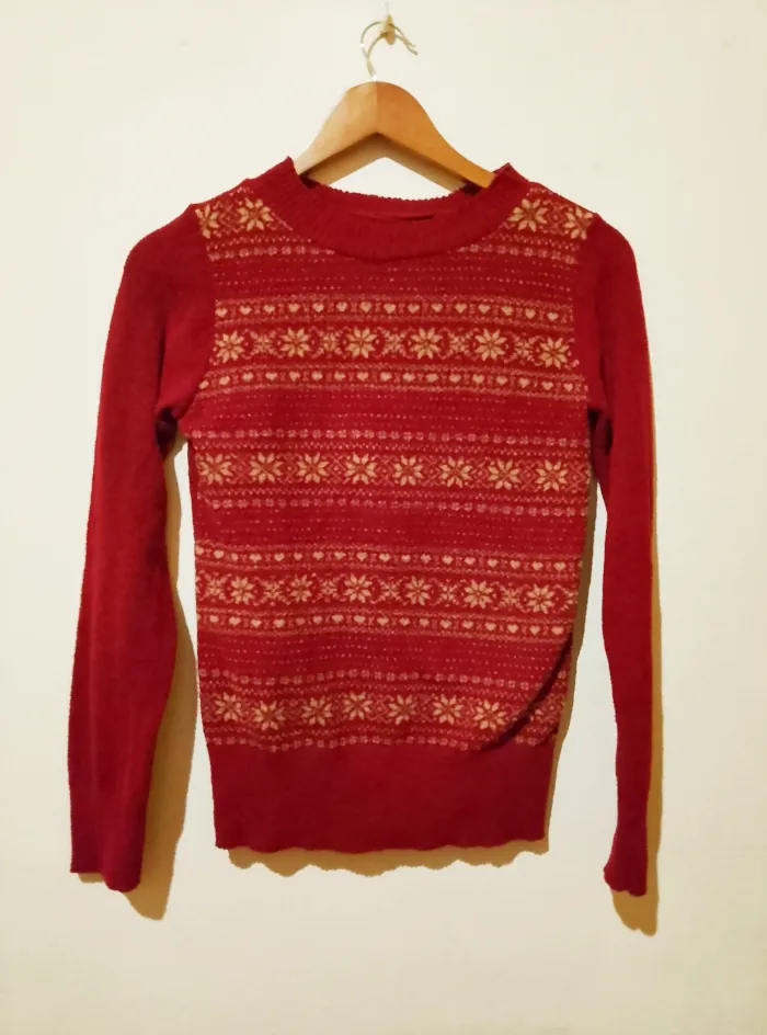 Sweater Bordó con Patrones Dorados Talle M