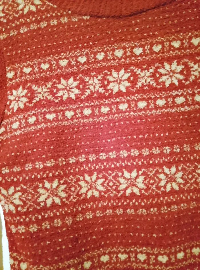 Sweater Bordó con Patrones Dorados Talle M 2