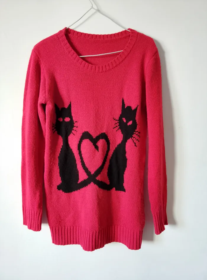 Sweater Rojo Bordado Gatos (Talle M)