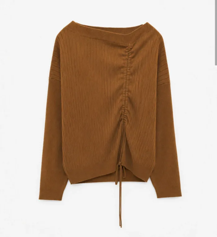 Sweter con frunce