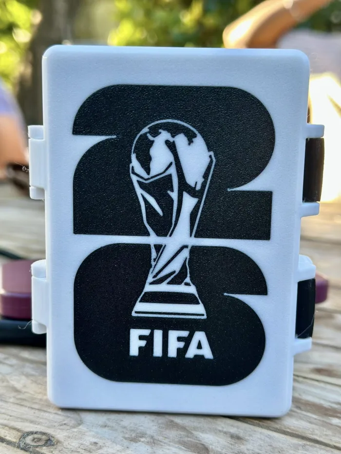 Caja Organizadora Mundial 2026 + 2 Sobres gratis 2