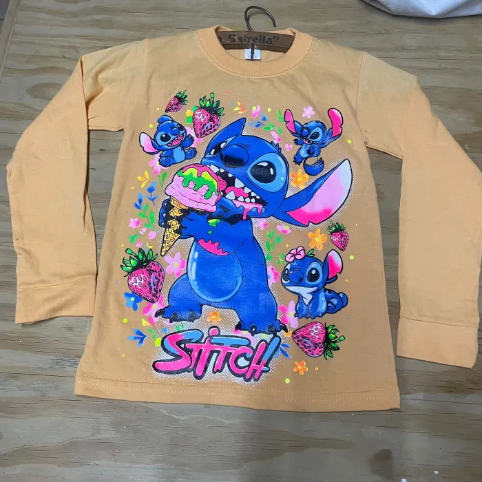 Camiseta de niña stitch