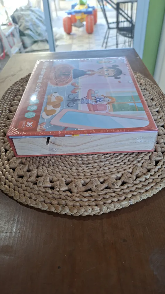 Libro magnetico de escenarios nena 2