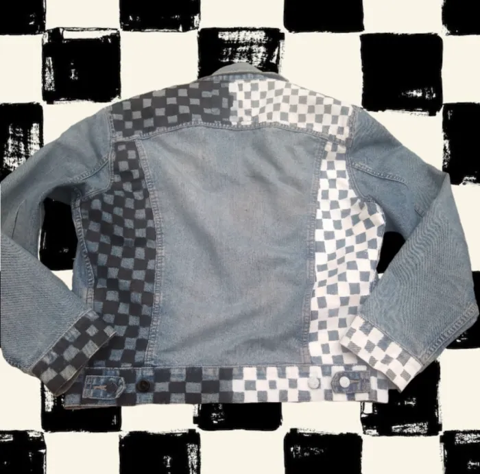 Campera customizada con ajedrez  2