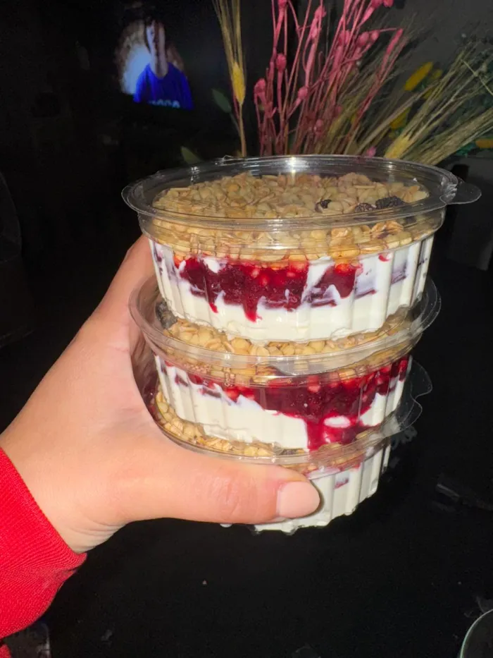 Yogurt griego con granola  2