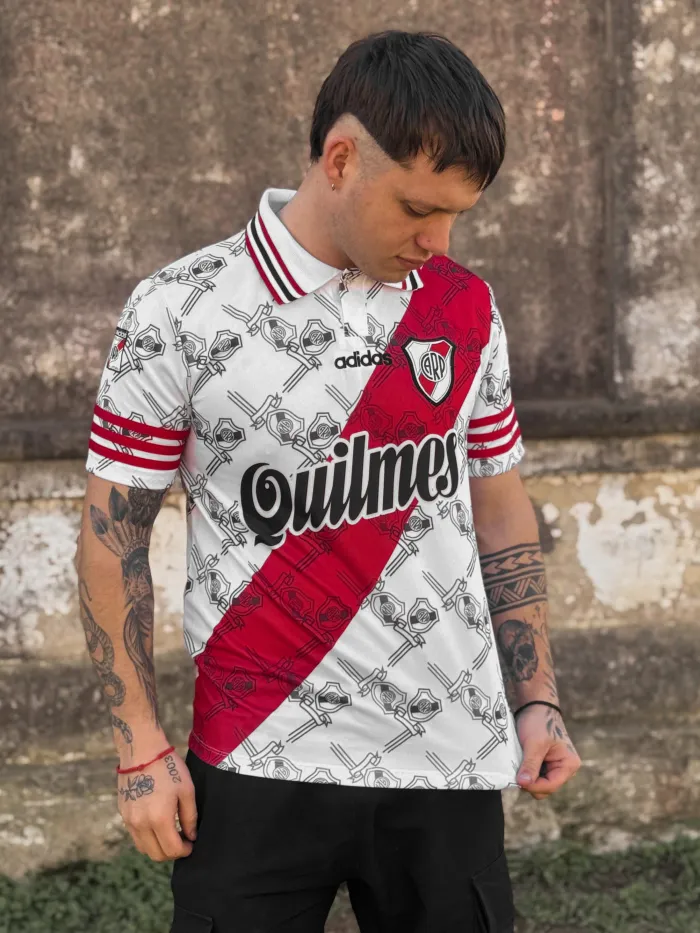 CAMISETA RETRO RIVER - 1997 EDICIÓN TRICAMPEÓN 